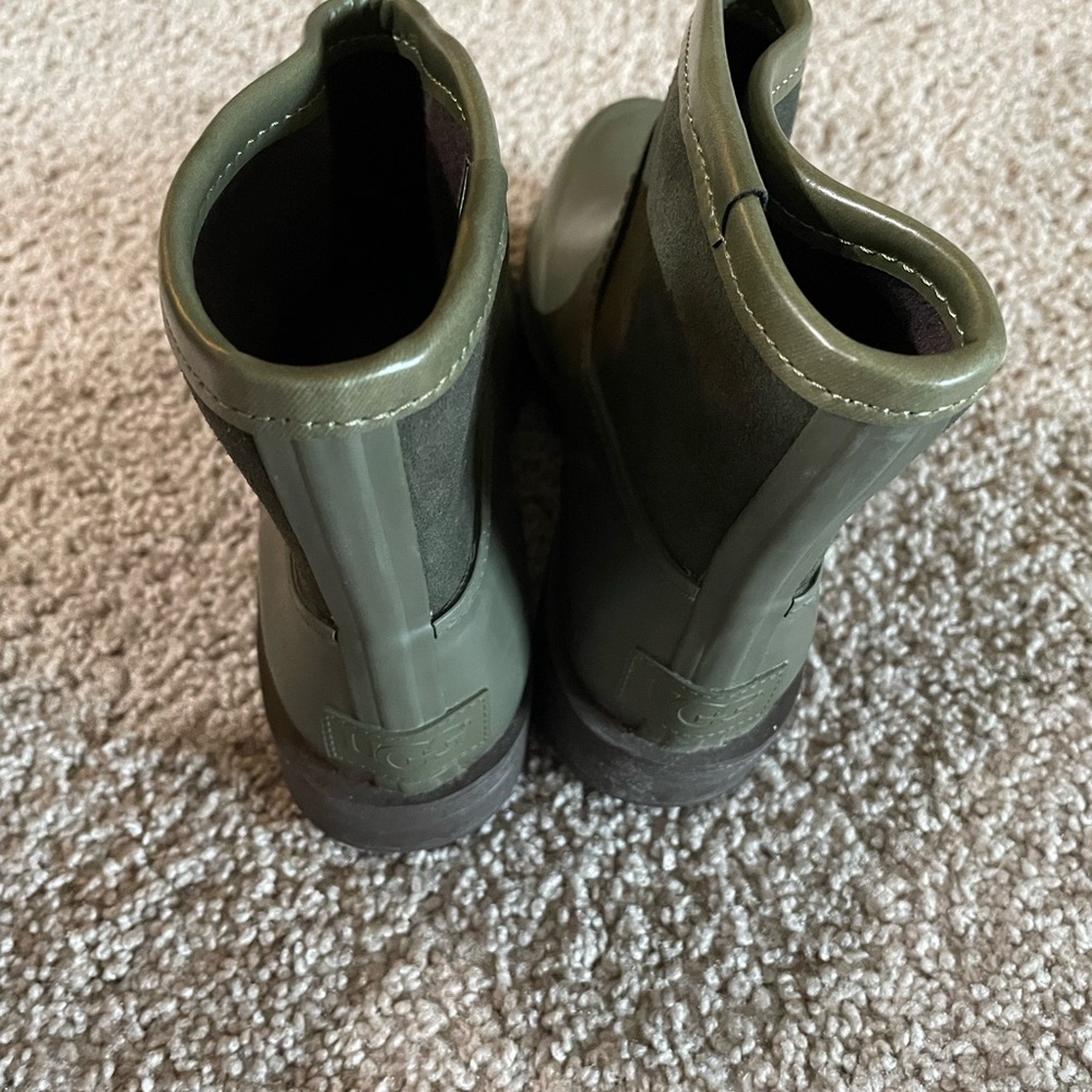 Ugg Plum Shearling-Lined Boot Interior - image 3